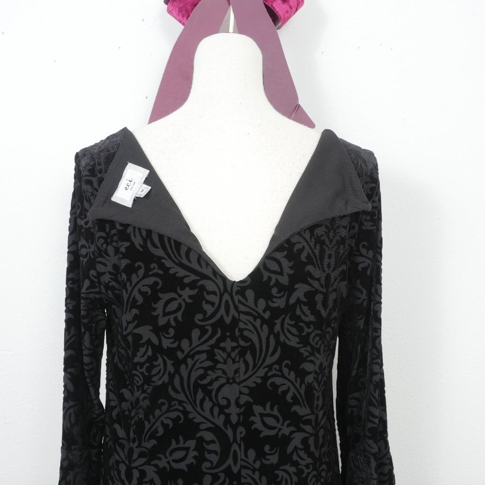 ECI Black Velvet Floral Embossed Long Bell Sleeve Size Medium Shift Dress - Picture 11 of 11
